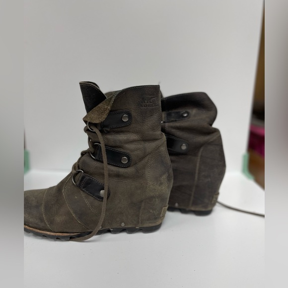 Sorel Women's Dark Brown Lace Up Boots - Picture 1 of 2